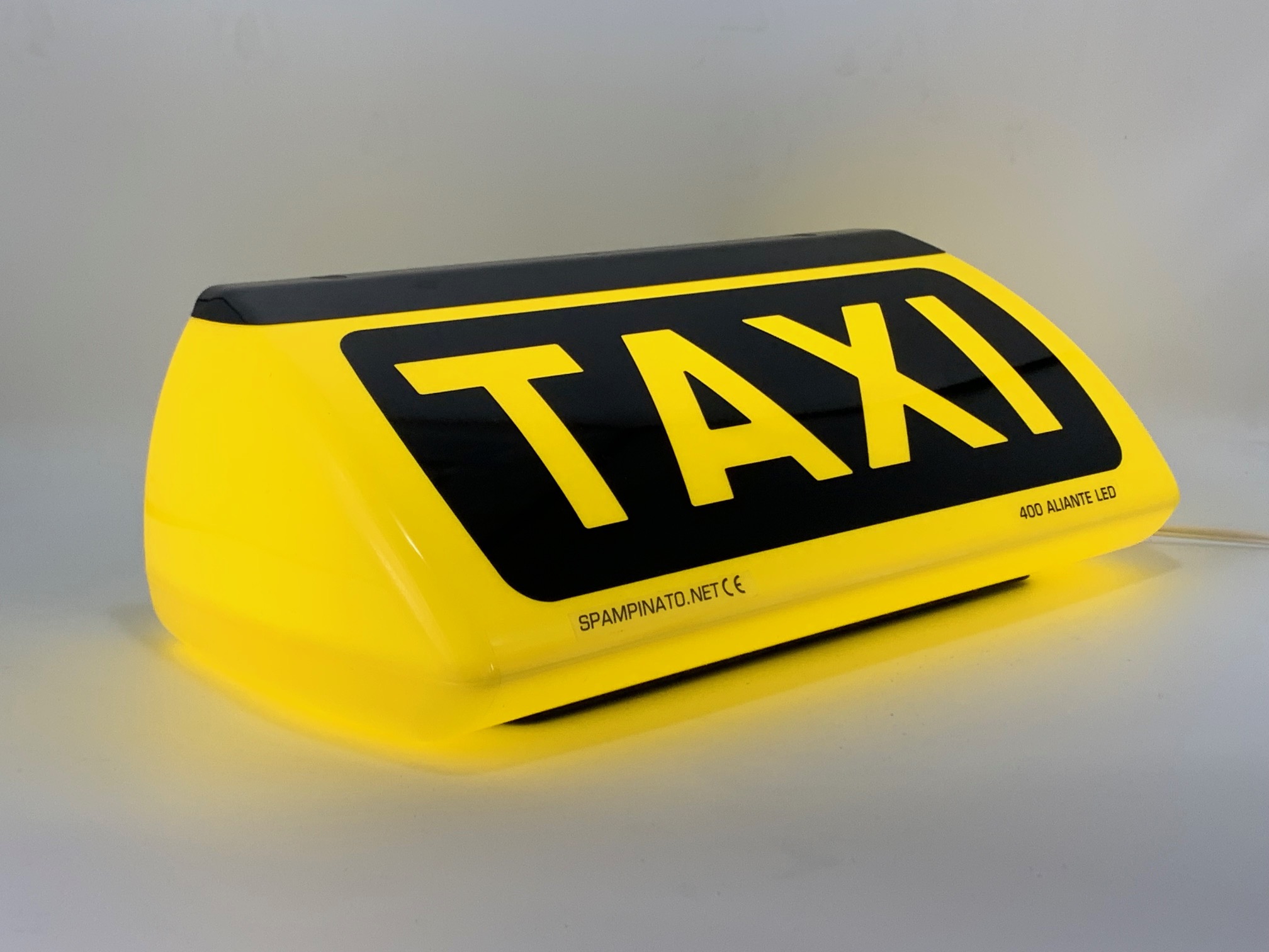 TAXI Dachzeichen Schild SPEED Dachschild gelb LED Dauerlicht mit 2,5m  Flachkabel und TÜV Gutachten bis 240 km/h : : Auto & Motorrad